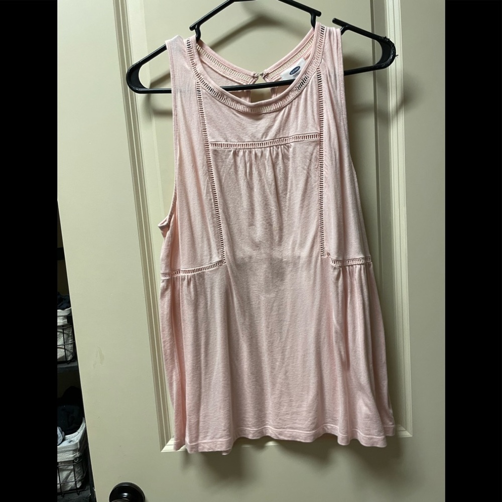 Woman’s medium sleeveless top
